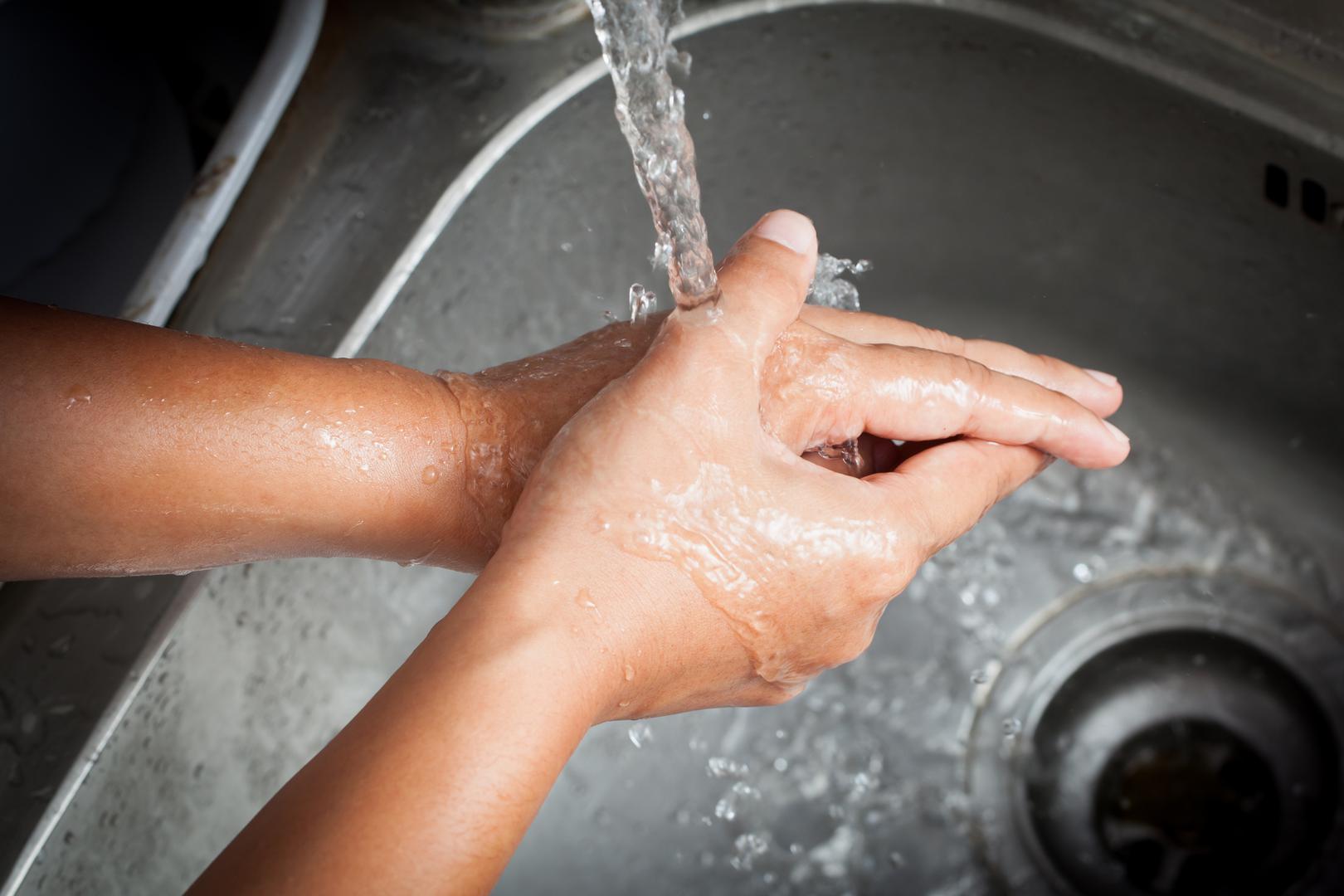 Iako mnogi zaboravljaju na ovu važnu higijensku naviku, većina griješi i kada ruke samo "provuče" kroz vodu. 