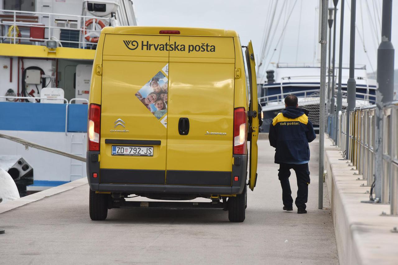 Šibenik: Dostava Hrvatske pošte u jutarnjim satima kreće prema otocima
