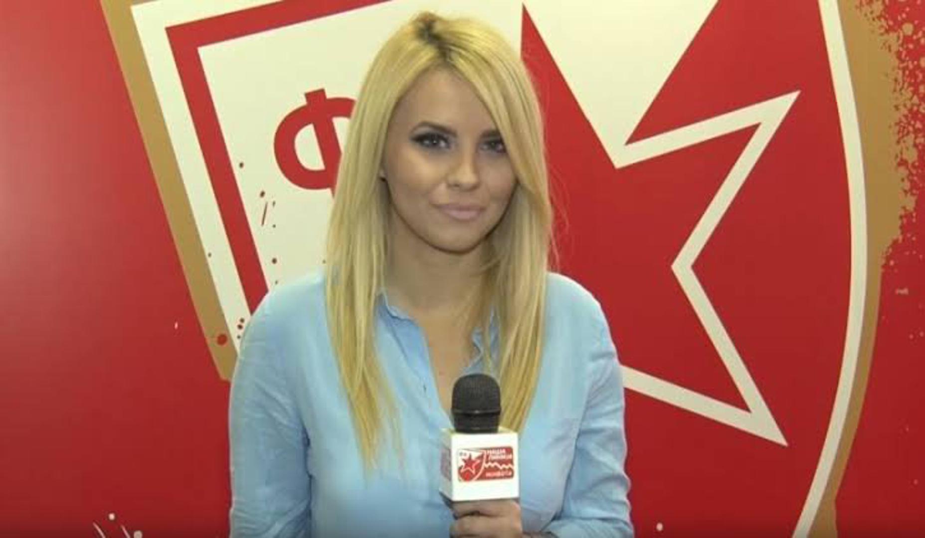 Atraktivna plavuša izazvala je veliku pozornost među navijačima pa se tako jedno vrijeme pojavljivala "zakopčana do grla".