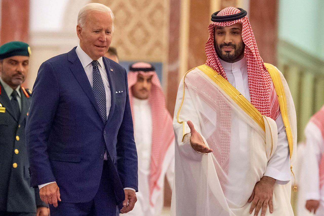 Saudi Arabia's King Salman bin Abdulaziz Receiving US President Joe Biden