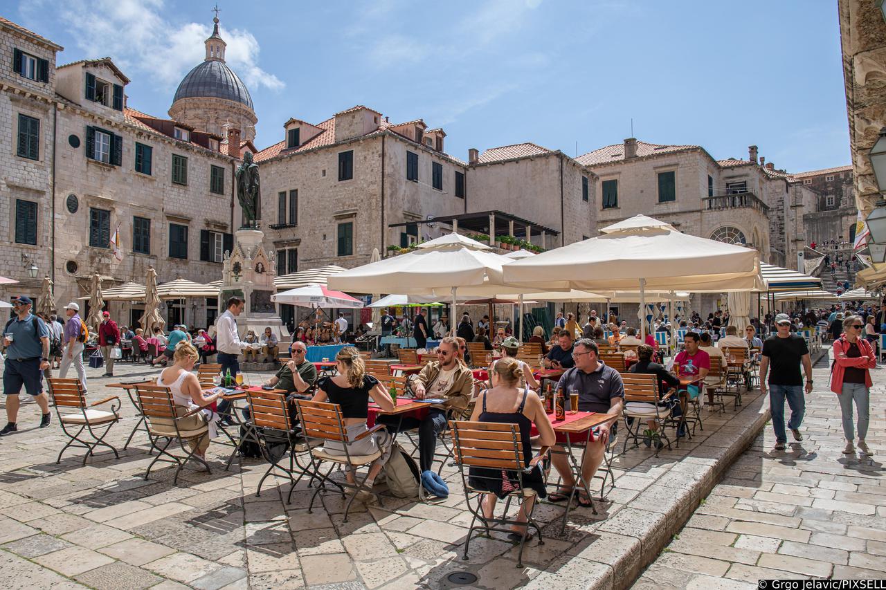Dolaskom brodova u Dubrovniku se počinju stvarati gužve