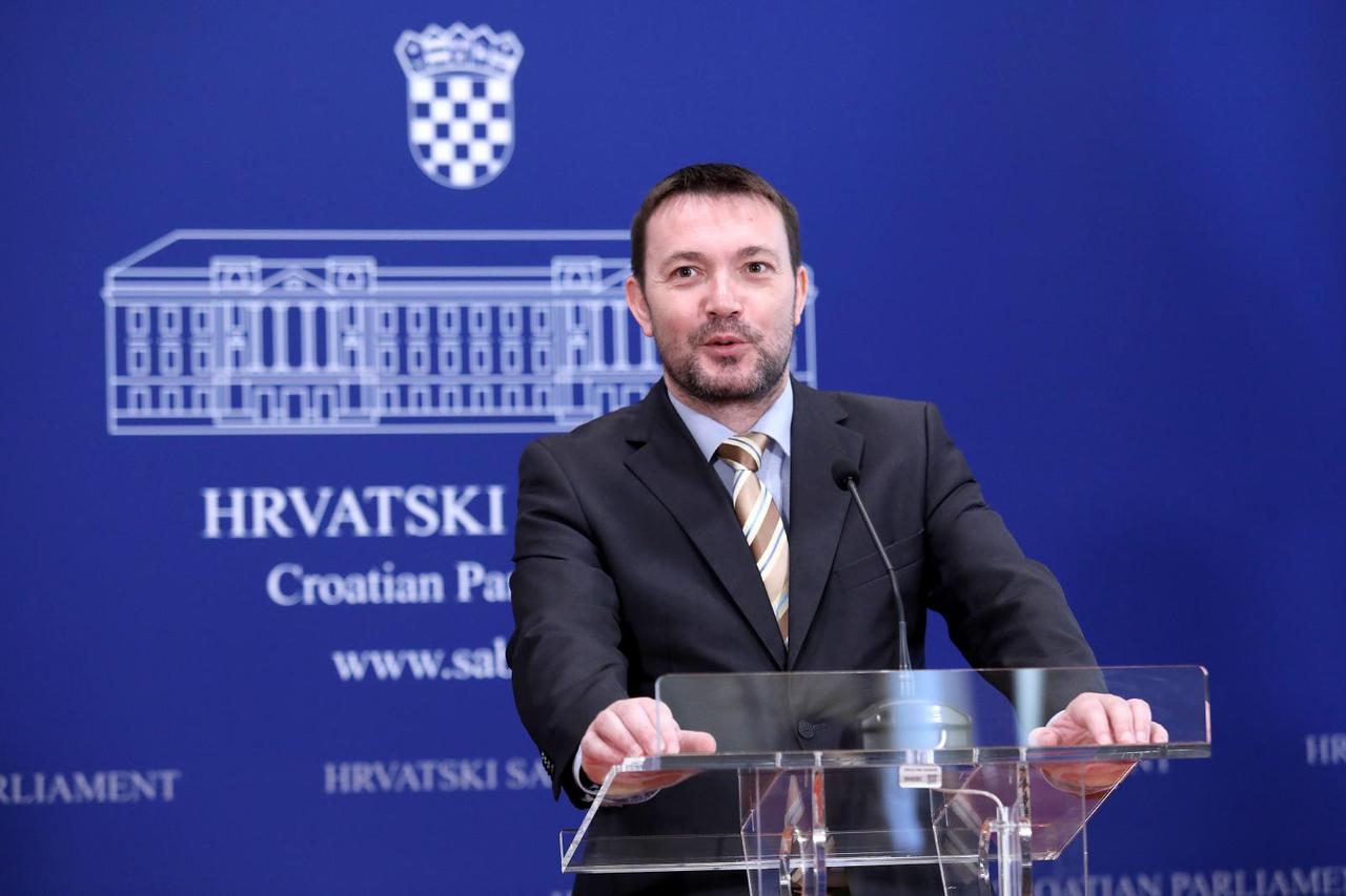 Zagreb: Zastupnik SDP-a Arsen Bauk na konferenciji za medije