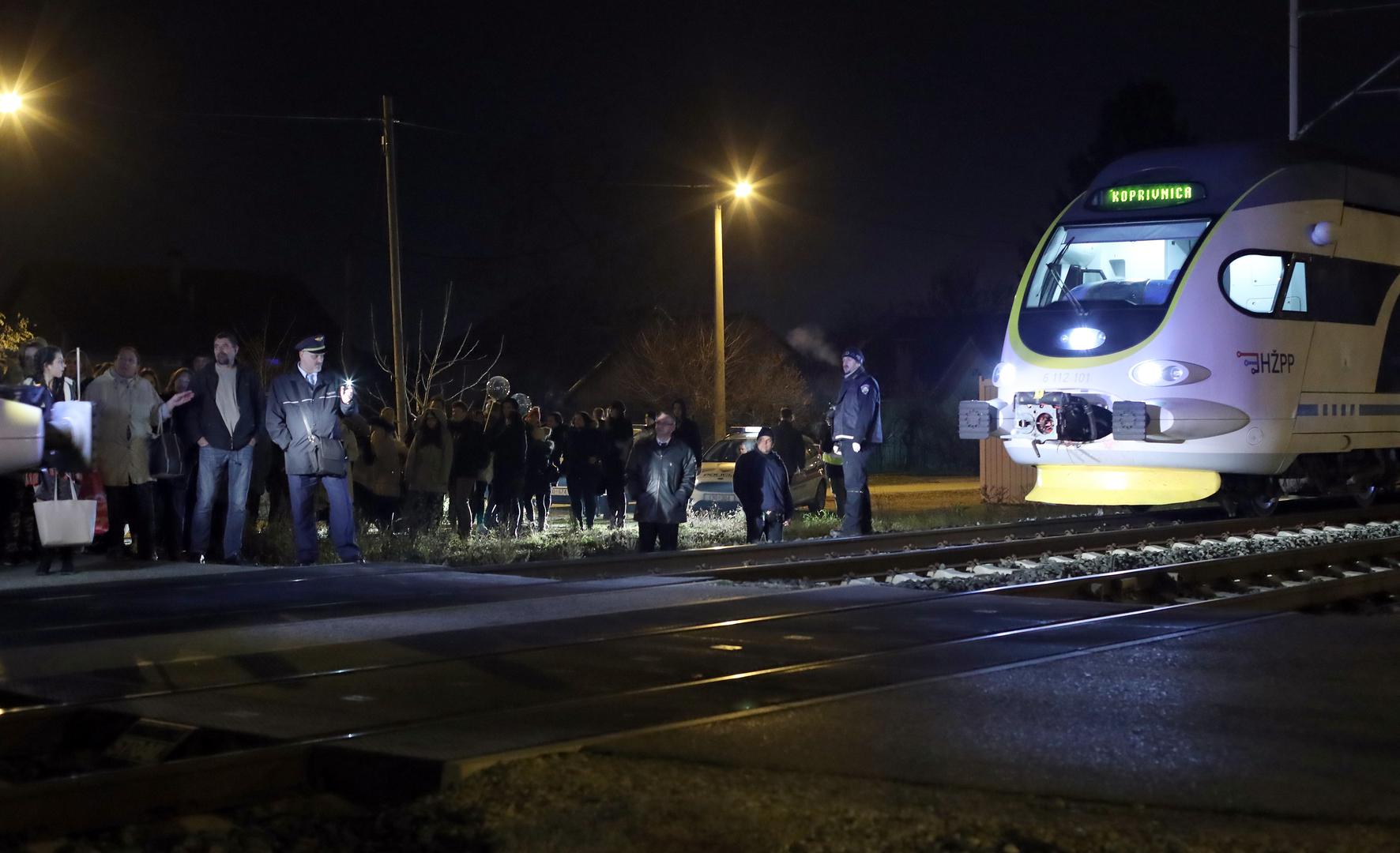 U naletu vlaka u srijedu navečer kod raskrižja Branimirove i ulice Retkovec III smrtno je stradao pješak, priopćila je zagrebačka Policijska uprava.
