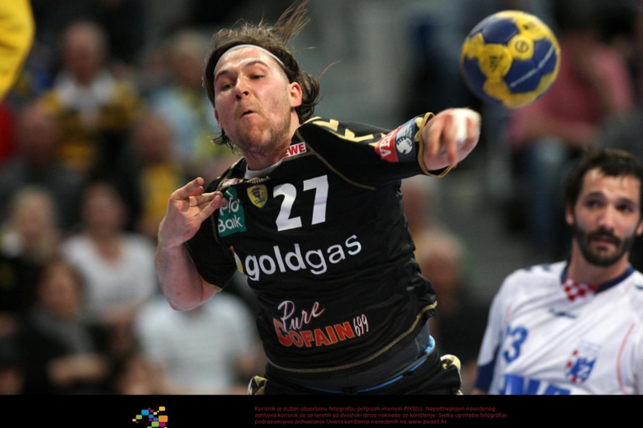 '9-7 durch Ivan CUPIC (27, Rhein Neckar Loewen) gegen Marin SEGO (1, Tor, RK Croatia Osiguranje Zagreb)  Mannheim, 31.03.2011, EHF-Cup, Rhein-Neckar Loewen - RK Croatia Osiguranje Zagreb, Foto: APF  V