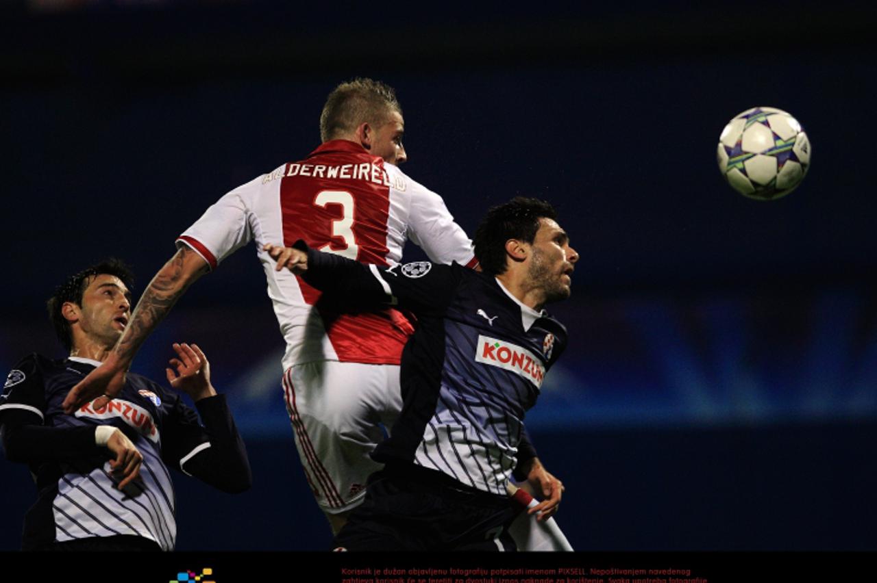 '18.10.2011., Maksimir, Zagreb - Nogometna utakmica 3. kola skupine D Lige prvaka, GNK Dinamo - Ajax. Tonel, Tony Alderweireld, Jerko Leko. Photo: Zeljko Hladika/PIXSELL'