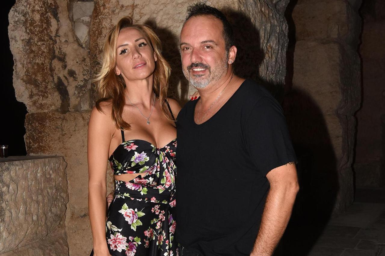 11.08.2015., Pula - Tony Cetinski u prepunom amfiteatru odrzao koncert 25 godina s vama. Tony sa suprugom Dubravkom.  Photo: Dusko Marusic/PIXSELL