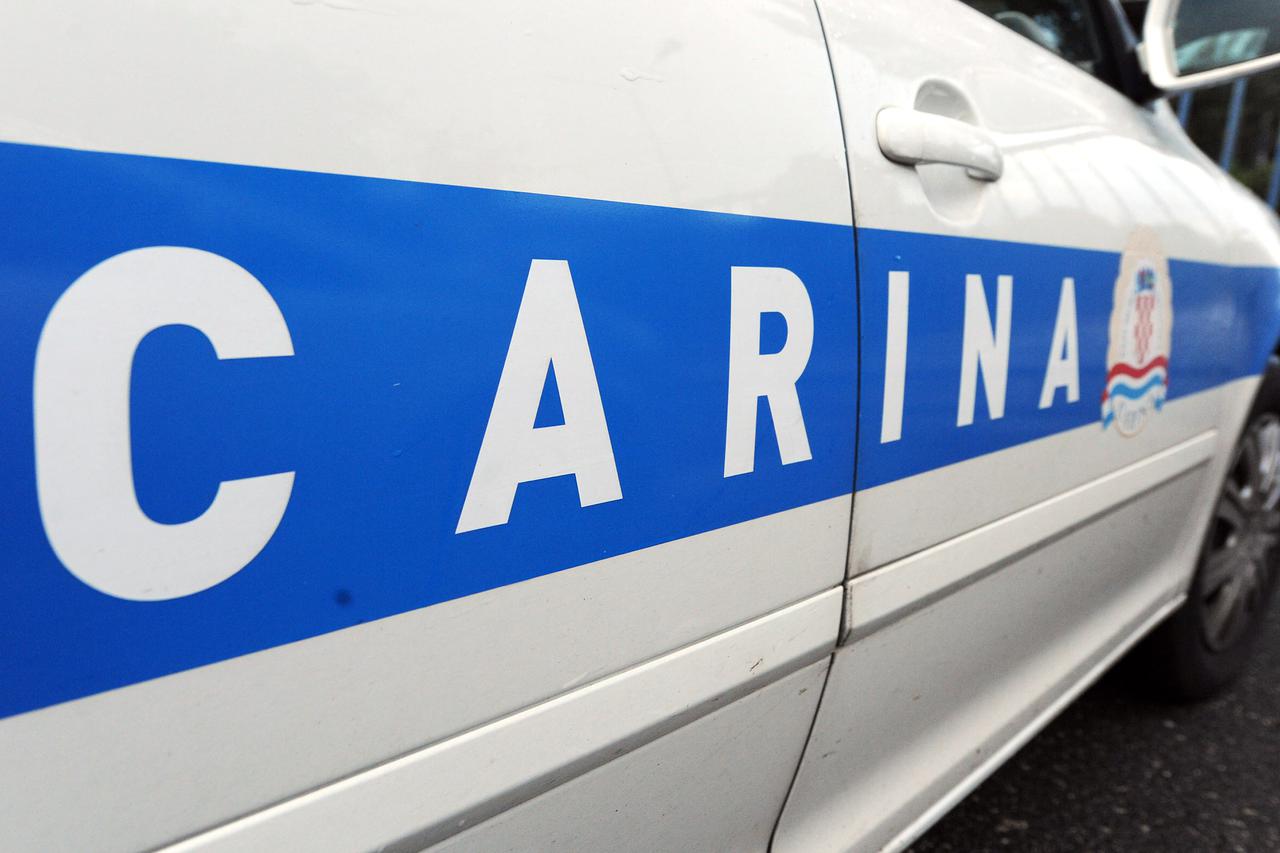 Carina Republike Hrvatske, oznake na automobilu