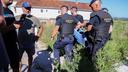 FOTO Općina Otok uz asistenciju policije čistila trasu puta, Ivan Jukić legao pred bager