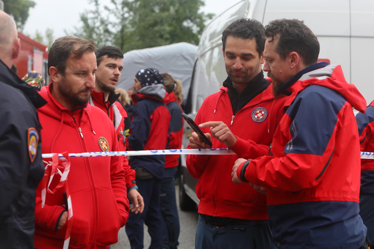 Rakovica: Ravnatej Civilne zaštite Damir Trut i glavni pročelnik HGSS-a Josip Granić dali izjave nakon pronalaska Cessne