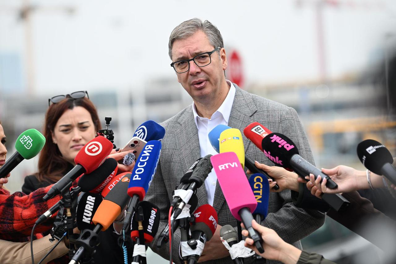 Beograd: Aleksandar Vučić dao izjavu okupljenim medijima