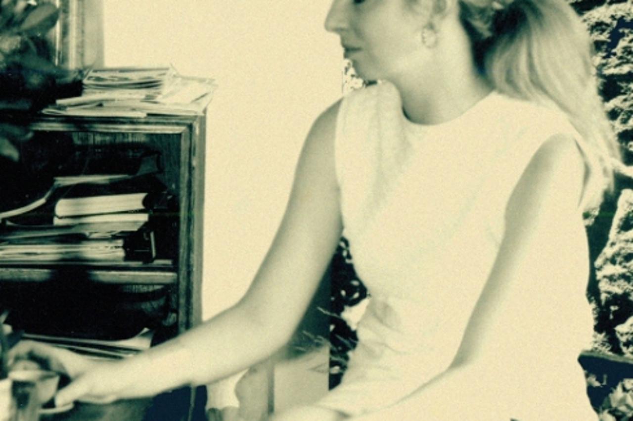  Latica Ivanišević,  Žena tužnih očiju