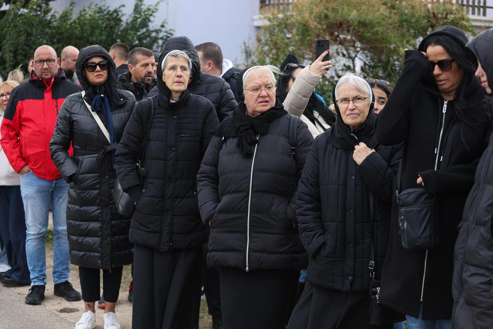 18.11.2025. Skabrnja -  Povodom obiljezavanja Dana sjecanja na zrtve Domovinskog rata i Dana sjecanja na zrtvu Vukovara i Skabrnje, izaslanici Predsjednika Republike i izaslanstvo Vlade  sudjelovali su na  programu obiljezavanja 34. obljetnice stradanja Skabrnje. Photo: Sime Zelic/PIXSELL