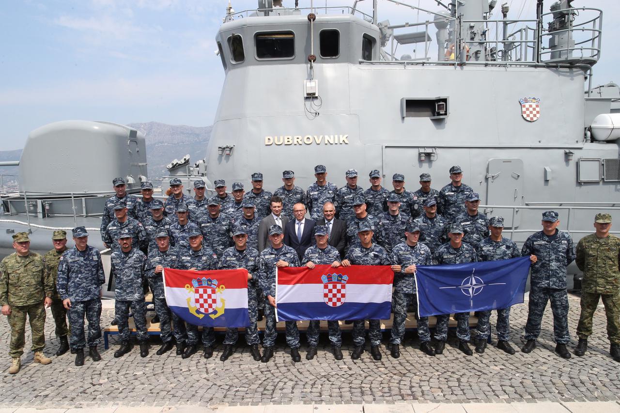 Split - Raketna topovnjača Dubrovnik otplovila u NATO operaciju