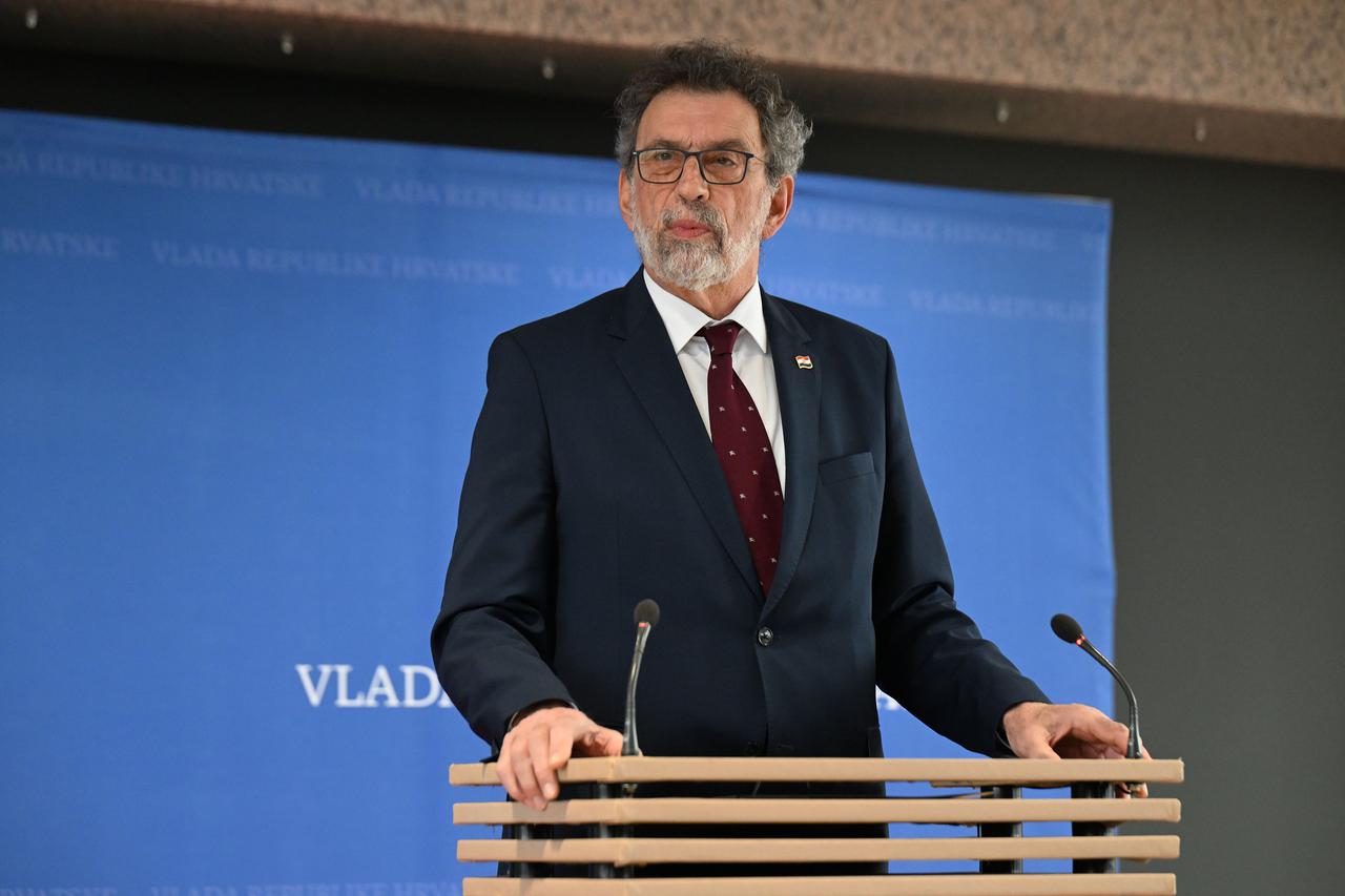Zagreb:  Izjave Radovana Fuchsa nakon sjednice Vlade