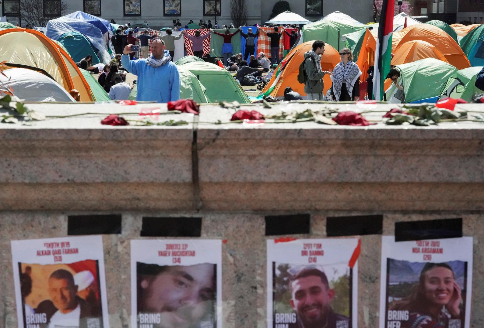 Policijski odjel Sveučilišta Indiana u Bloomingtonu rekao je da su ondje uhićena 23 prosvjednika pod optužbom za neovlašteni prijestup i opiranje uhićenju.