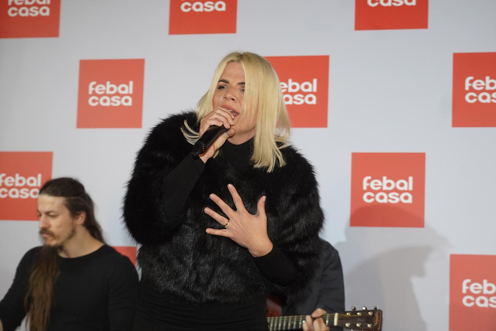 - Znaš, ako ti napišeš, Martina je izdala ''Zašto mi ne daš da te volim'' ili - Martina je smršavila 50 kilograma. Ajmo sad, što otvaraš? Otvaraš ovo gdje je smršavjela, ja samu sebe otvaram i kažem "Bože stvarno sam smršavjela, daj da vidim....Uvijek je kilaža bila važnija nego moje pjevanje - rekla je Martina u jednom intervju.