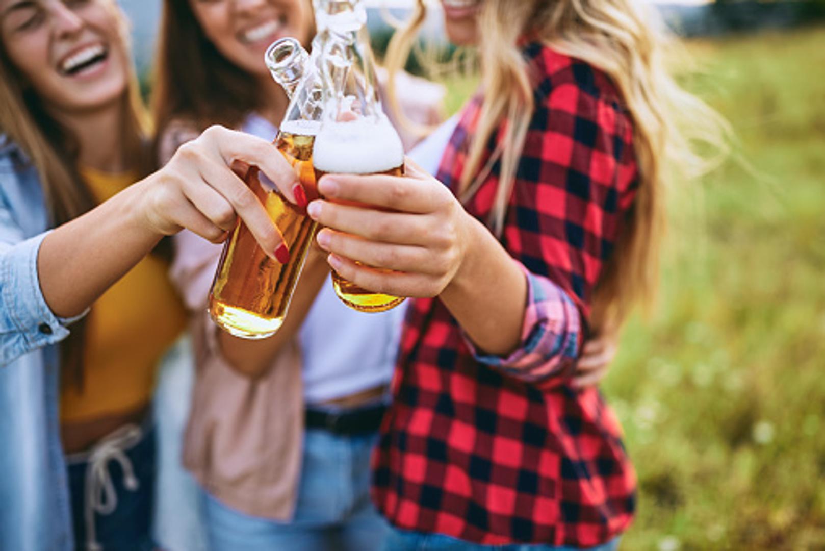 Ako ste pravi ljubitelj piva, ljeto neće biti jedino vrijeme u godini kada ćete posezati za tim pićem. No, upravo ono što gotovo svi radimo, sasvim je krivo, tvrde stručnjaci za pivo.