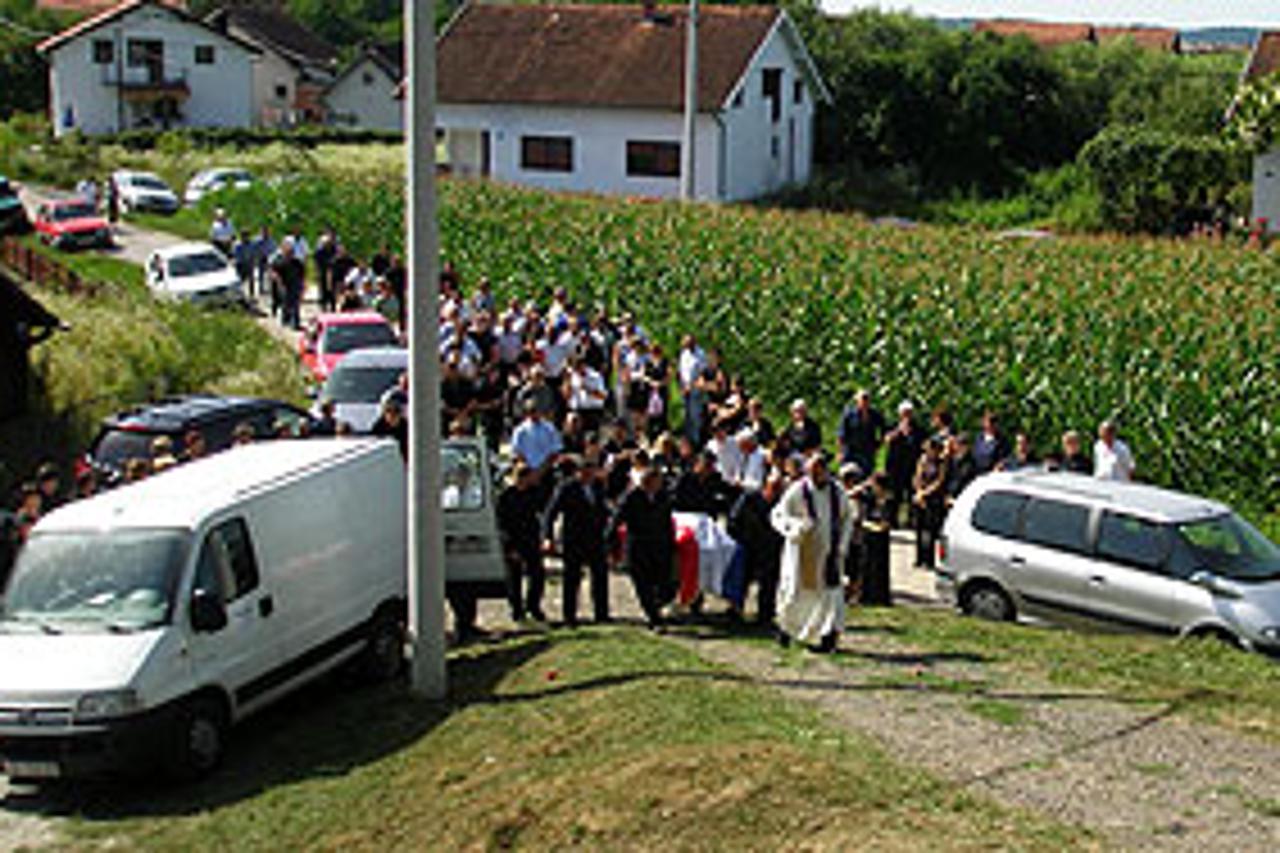 Pokop trostrukom ubojkici i samoubojici Vlastimiru Kihaliću
