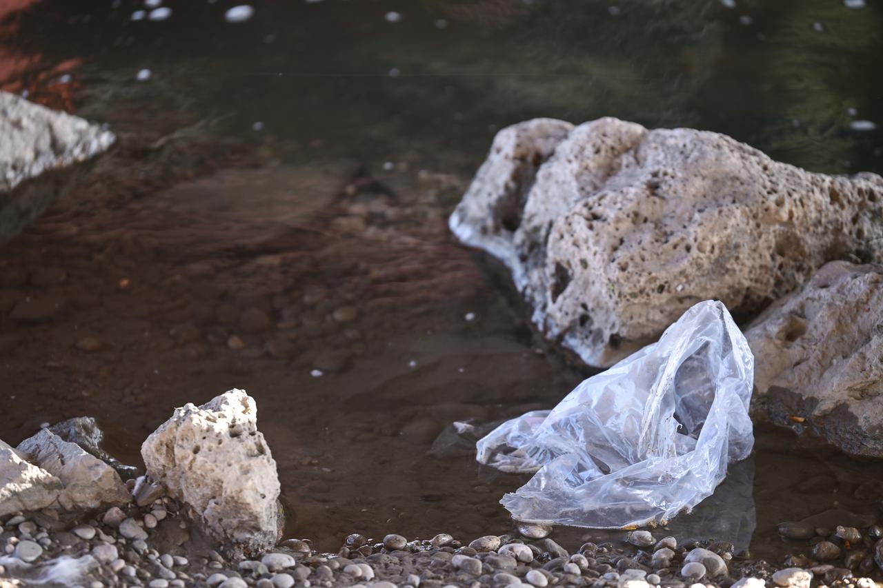 Zagreb: Maloljetnici u koritu Save pronašli lubanju u vrećici s kamenom