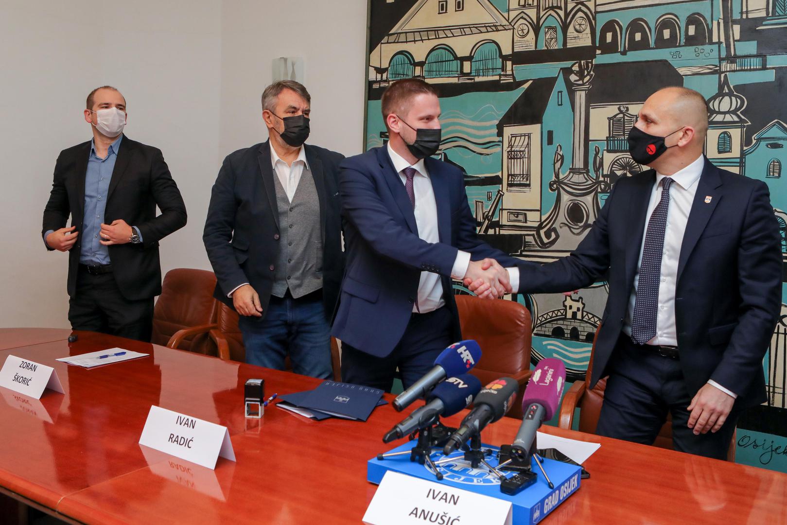 11.11.2021., Osijek - Potpisivanje ugovora o izvodjenju radova na izgradnji podvoznjaka u Ulici Sv. B. L. Mandica izmedju Grada Osijeka i izvodjaca radova.