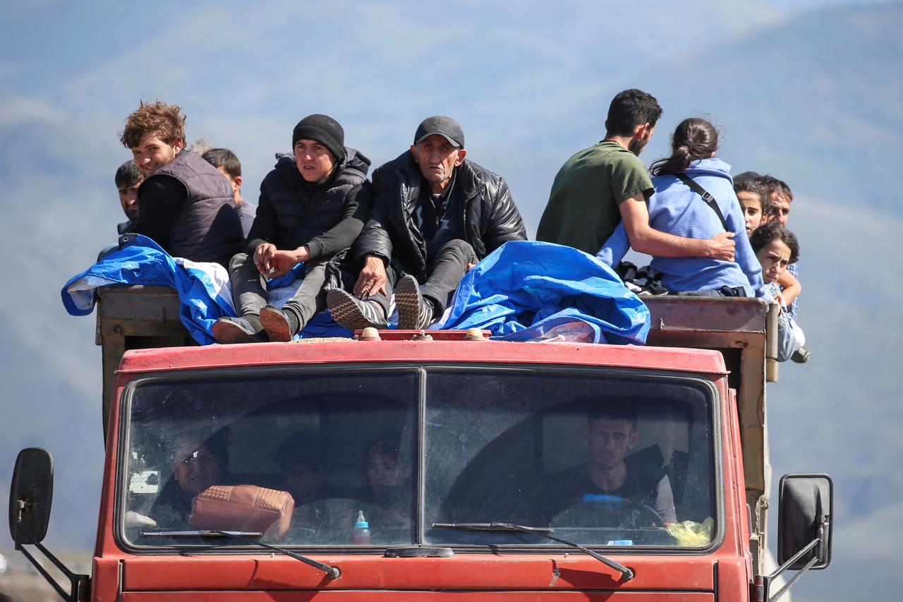 storyeditor/2023-09-27/2023-09-27T102631Z_989136481_RC2YG3AYNQ8T_RTRMADP_3_ARMENIA-AZERBAIJAN.JPG
