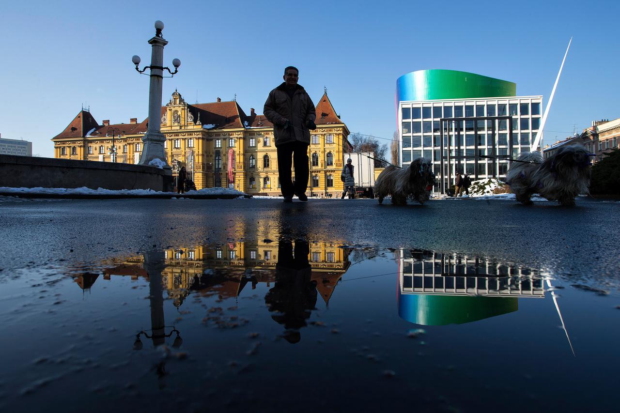 04.01.2015., Zagreb -  Odrazi zgrada na vlaznom i djelomicno zaledjenom plocniku Trga marsala Tita. Photo: Davor Puklavec/PIXSELL