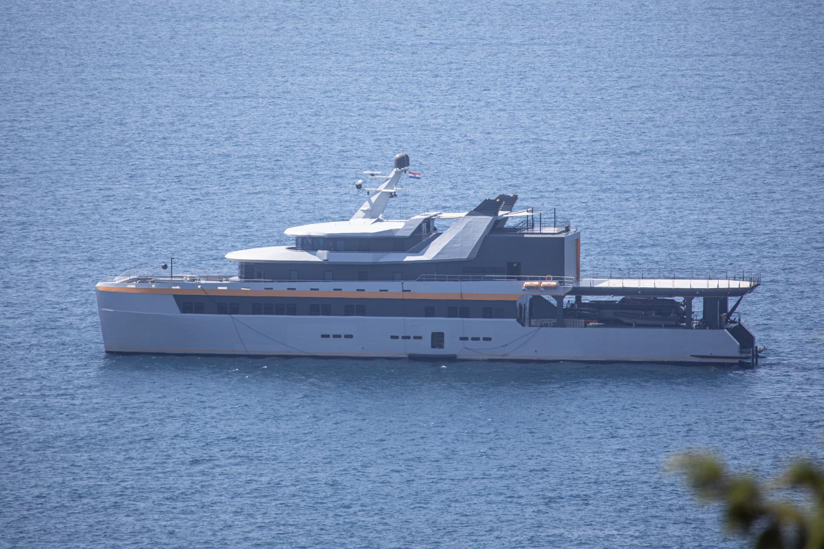 Jan Koum, koji je danas jedan od najbogatijih ljudi na svijetu, s neto vrijednošću od 15,2 milijarde američkih dolara prema Forbesu, stekao je svoje bogatstvo prodajom WhatsAppa Facebooku 2014. godine za nevjerojatnih 19,3 milijarde dolara.