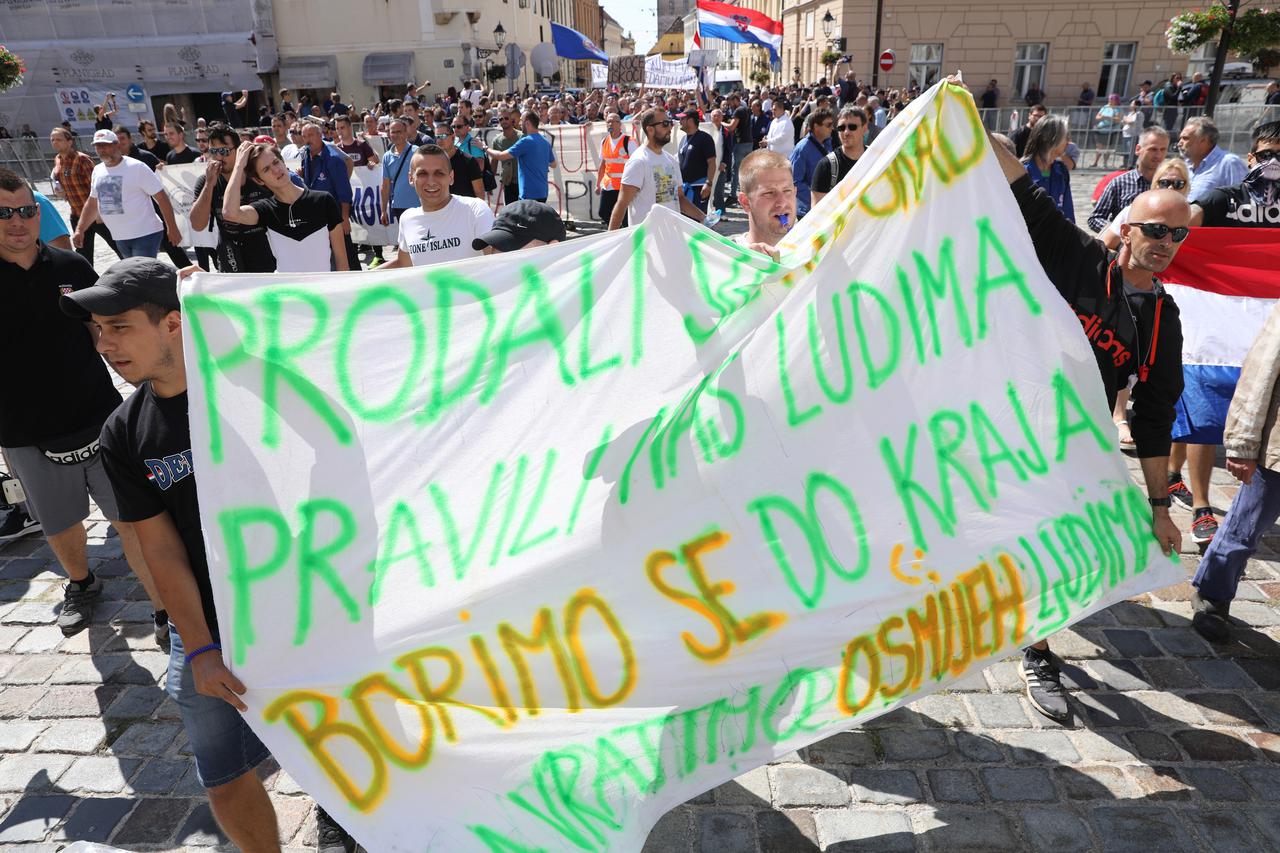 Radnici Uljanika i 3. maja održali prosvjedni skup ispred Banskih dvora