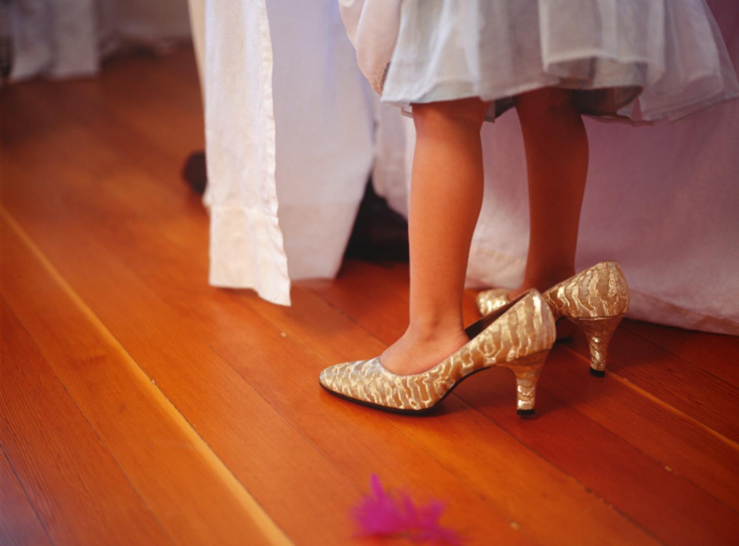 1.Ako tek počinjete nositi štikle, krenite s platformama. Ako ipak nikako ne "ljubite" platforme nego ipak birate salonke, dajte si vremena izabrati model i par koji vam zaista odgovora. 