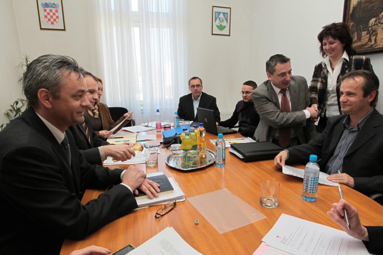 \'22.03.2011., Koprivnica - Skupstina regionalne tvrtke za gospodarenje komunalnim otpadom sjeverozapadne Hrvatske Piskornica. S lijeva: zupan Koprivnicko-krizevacke zupanije Darko Koren, zupan Krapin