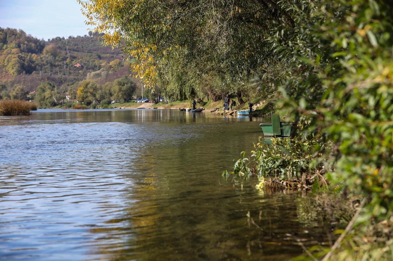 Rijeka Una - granica Hrvatske kostajnice i BiH