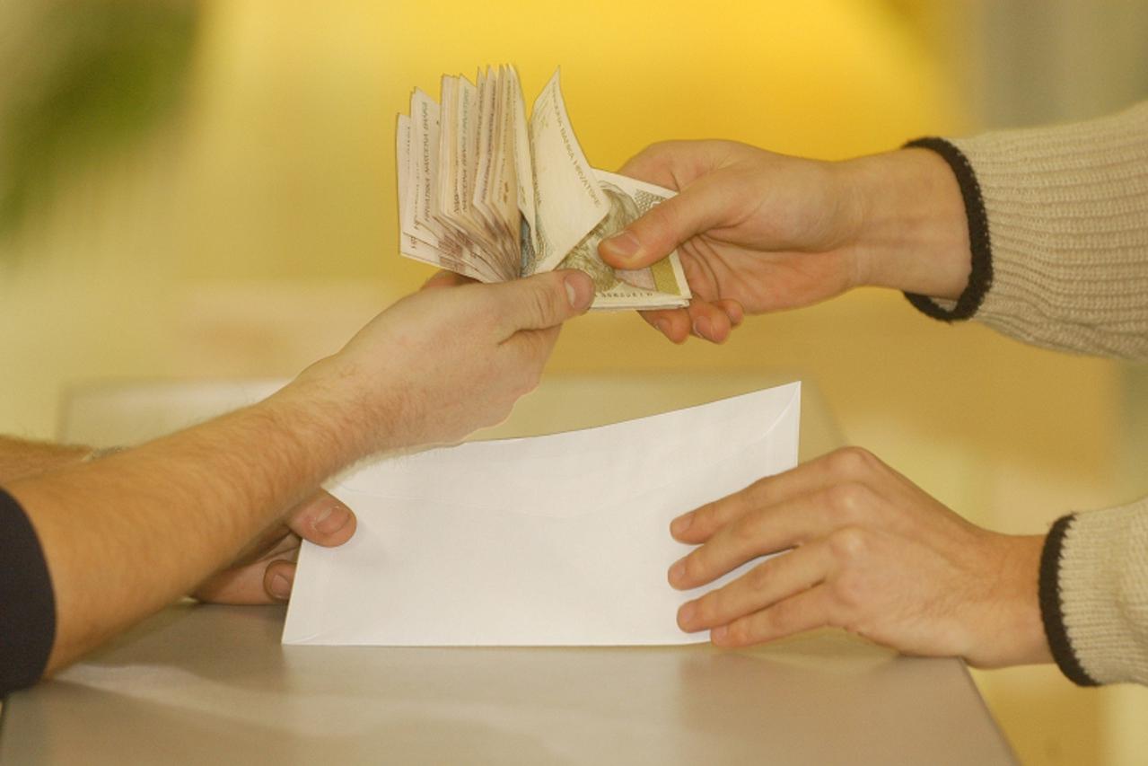 \'prva...zagreb......09.12.2004 ovrha,podmicivanje, mito, novac  *foto:zeljko lukunic\'