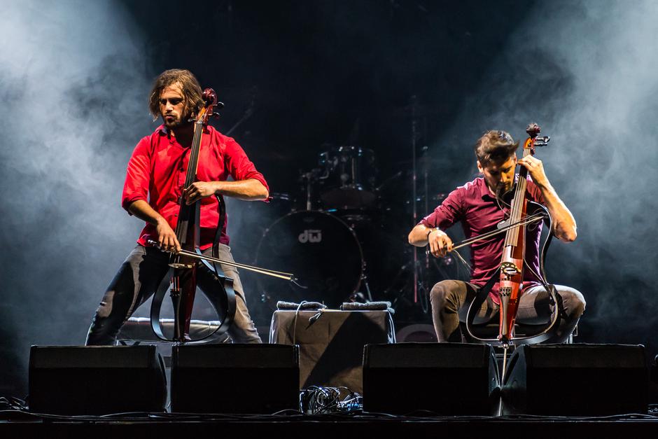 2CELLOS