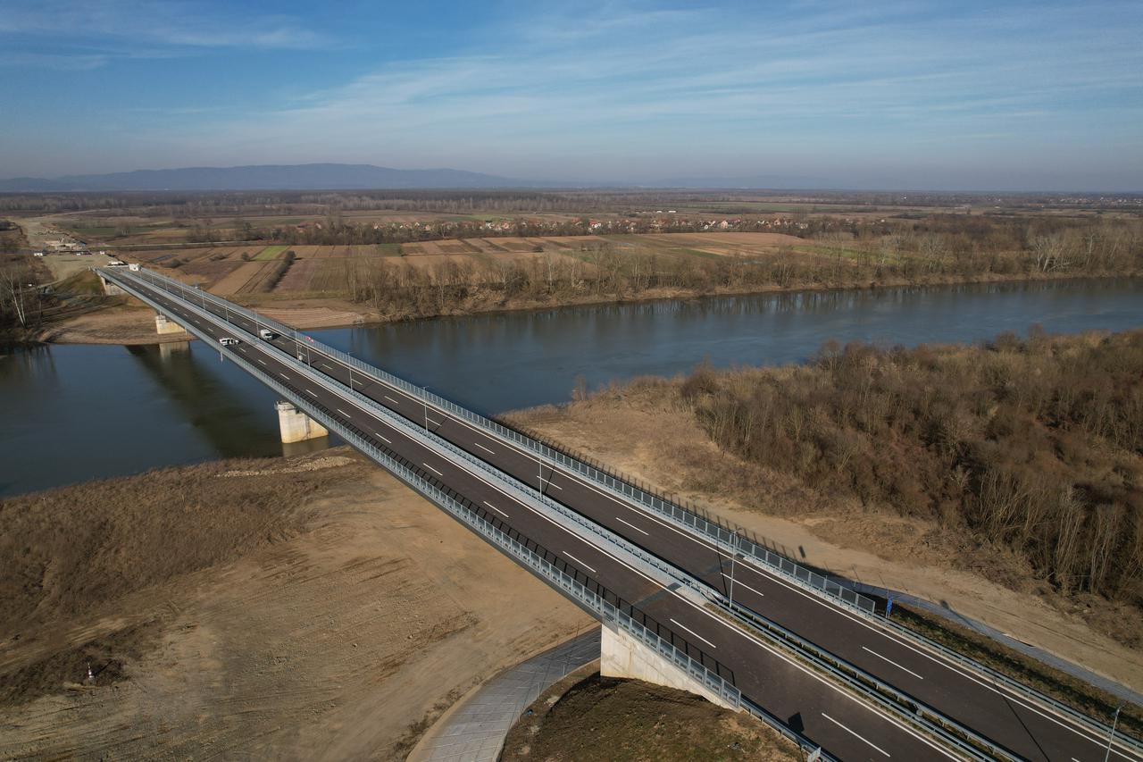Fotografije iz zraka mosta na Savi kod Gradiške