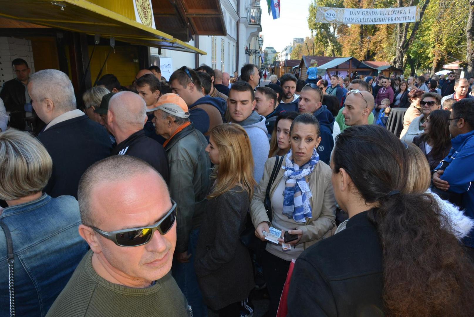 Svih 1.000 majburgera prodano je u rekordnom roku a bilo ga je premalo obzirom na nezamisliv interes