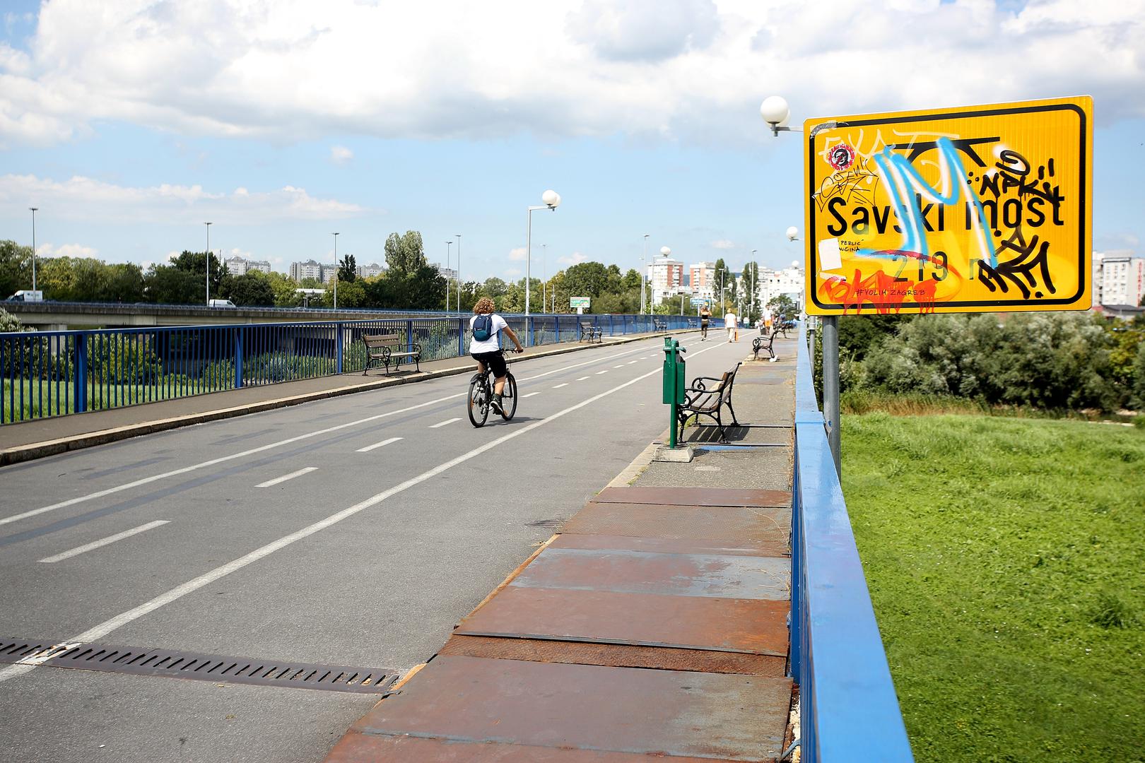 Jedan od najzapuštenijih je Savski most, koji je danas rezerviran za pješake i bicikliste.