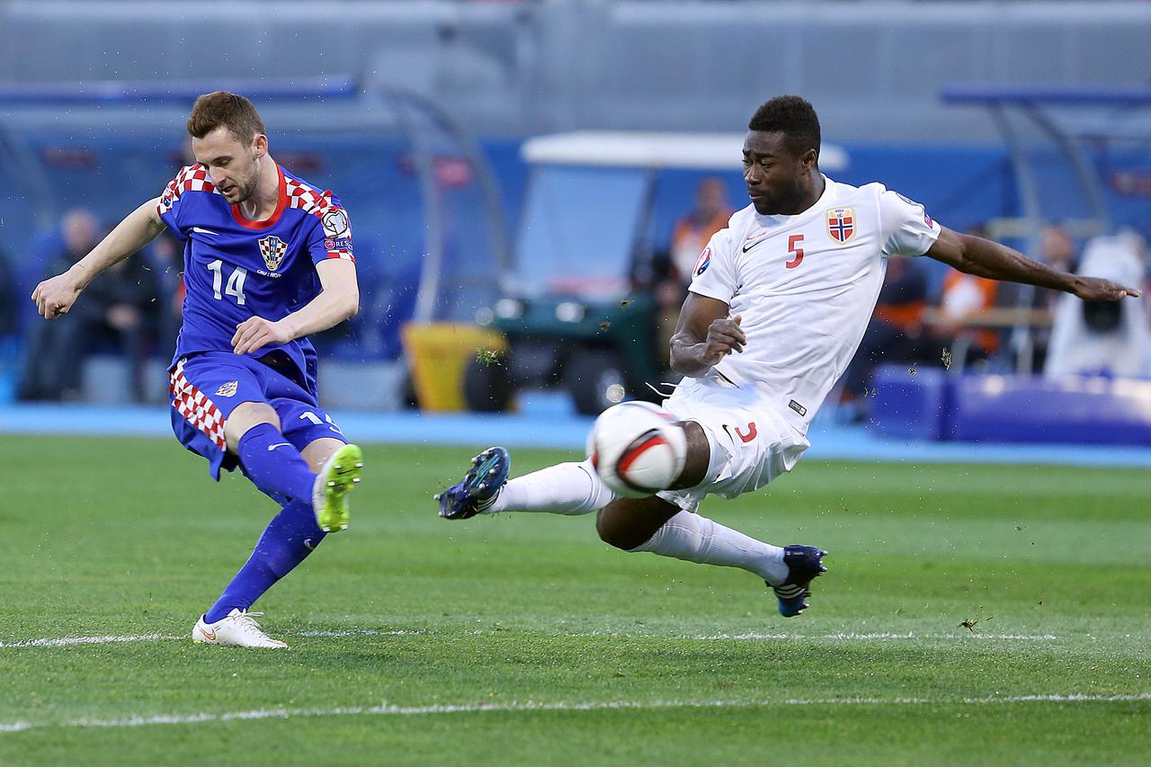 28.03.2015., stadion Maksimir, Zagreb - Kvalifikacije za Europsko prvenstvo 2016., Hrvatska - Norveska. Marcelo Brozovic, AlexanderTettey.  Photo: Goran Stanzl/PIXSELL