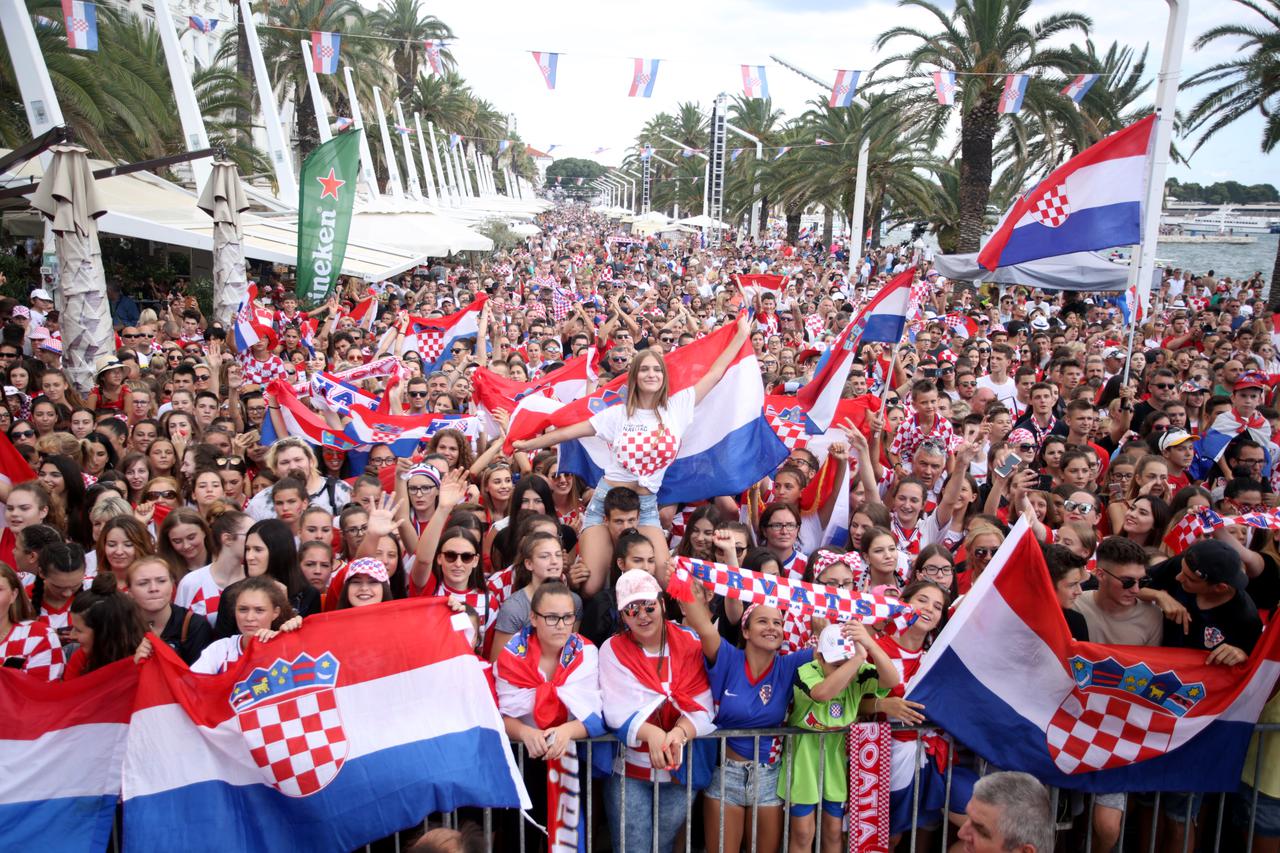 Split: Prepuna riva u iščekivanju dolaska Rebića, Perišića, Kalinića i Strinića