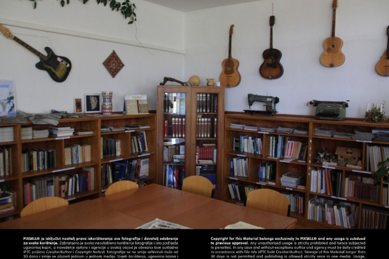 '03.07.2013., Valtura - Otvoreni kazneno-popravni dom Valtura, specificna je kaznionica u kojoj zajedno rade zatvornici, njih oko 150 zajedno sa civilima, ostvarujuci prihode zatvoru i sebi. Prema zna