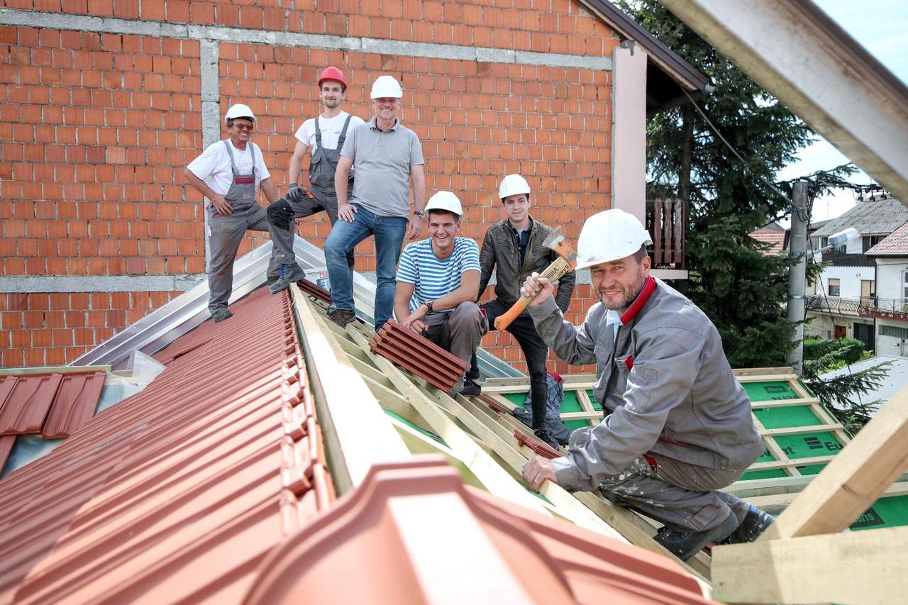 Vladimir Makoter i njegova ekipa krovopokrivača