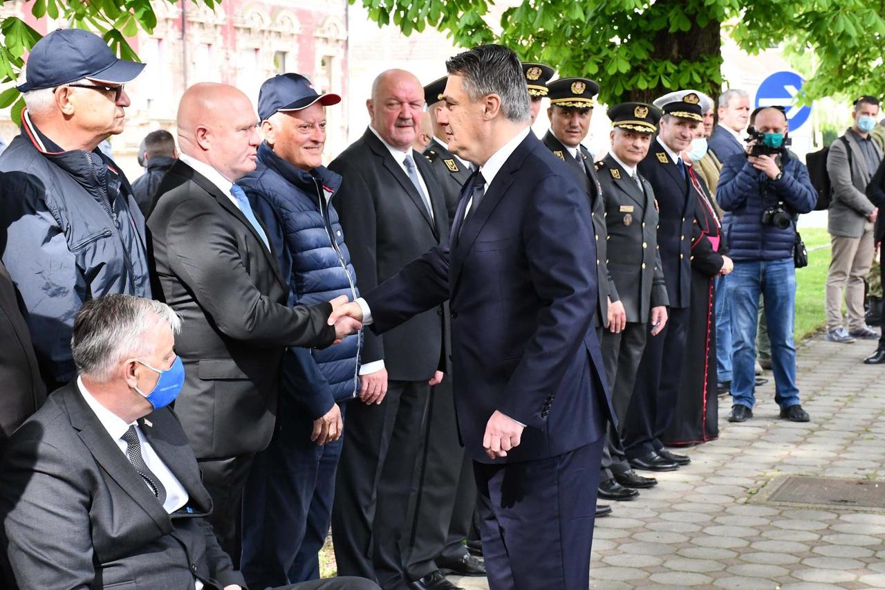 Okučani: Predsjednik Milanović položio vijenac povodom 26. obljetnice VRO "Bljesak"