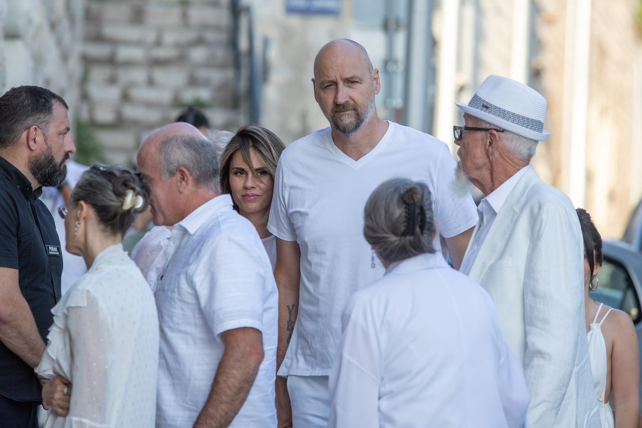 Dubrovnik: Dino i Viktorija Rađa stigli na svečani domjenak uoči sutrašnjeg vjenčanja Jusufa Nurkića