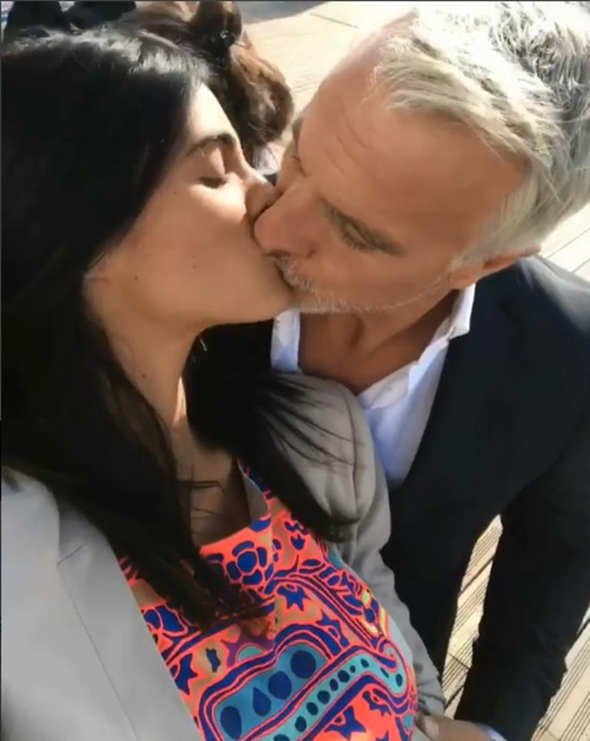 Upravo je Maeva bila razlog kraha njegova braka u prosincu 2016. jer je s njom prevario suprugu Coraline, s kojom ima dvoje djece –
 Andreu i Carlu.