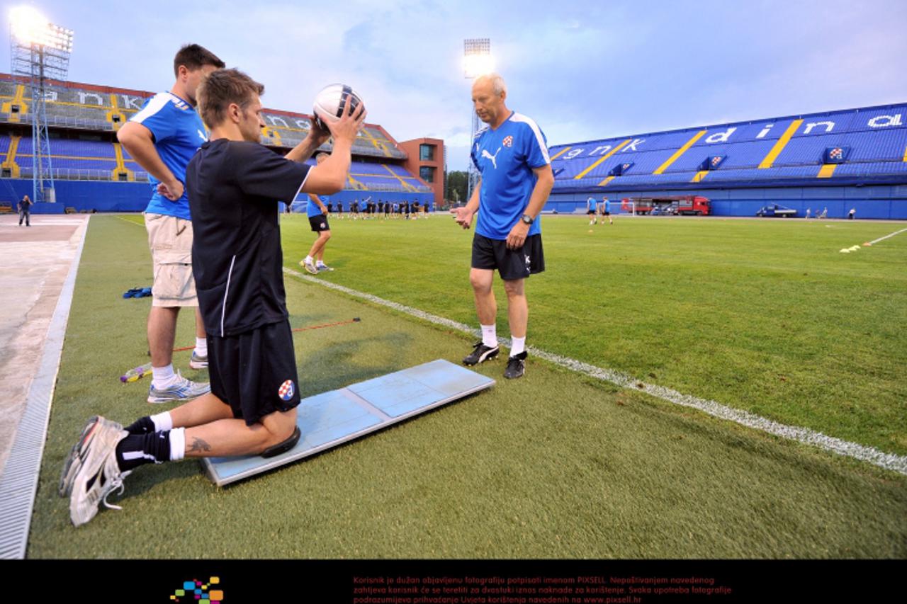 '11.07.2011., maksimirski stadion, Zagreb - Nogometasi GNK Dinamo odrzali su prvi trening na novoj travi i preuredjenom stadionu uoci utakmice Dinamo - Neftchi Baku. Igor Biscan, Zvonko Komes.  Photo:
