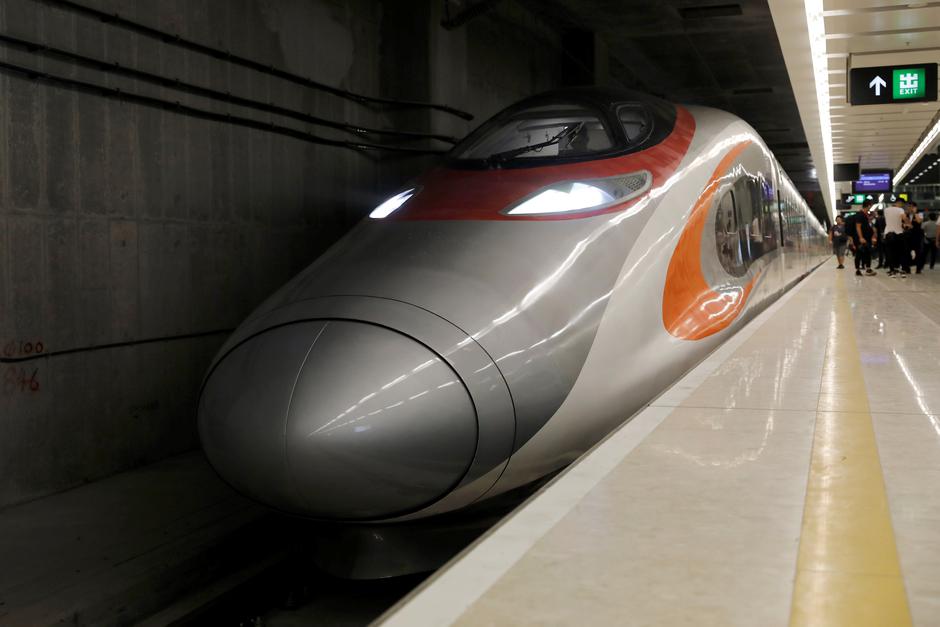 Kina super vlakom spojila Hong Kong s kopnom