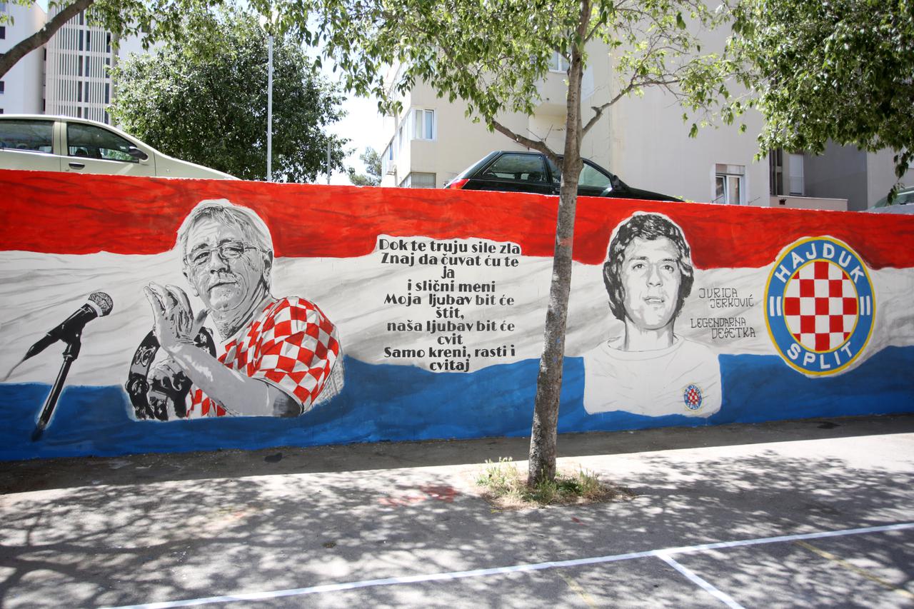 Mural posvećen Oliveru Dragojeviću i Jurici Jerkoviću