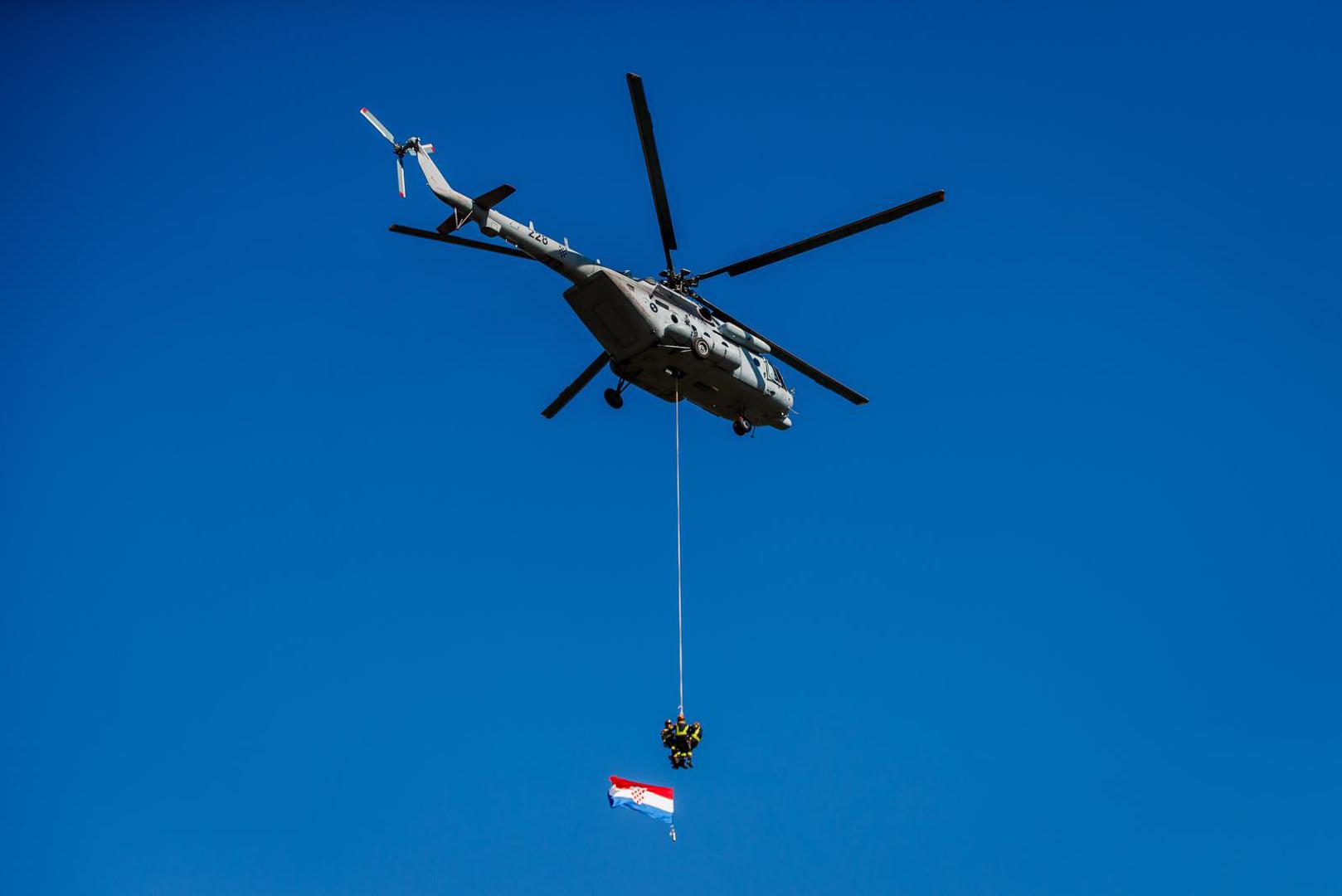 Župan splitsko-dalmatinski Blaženko Boban je najavio da će se Vatrogasni centar u Vučevici nastaviti proširivati, spomenuvši izgradnju trenažnog bazena za treniranje spašavanja u vodi i na moru. 