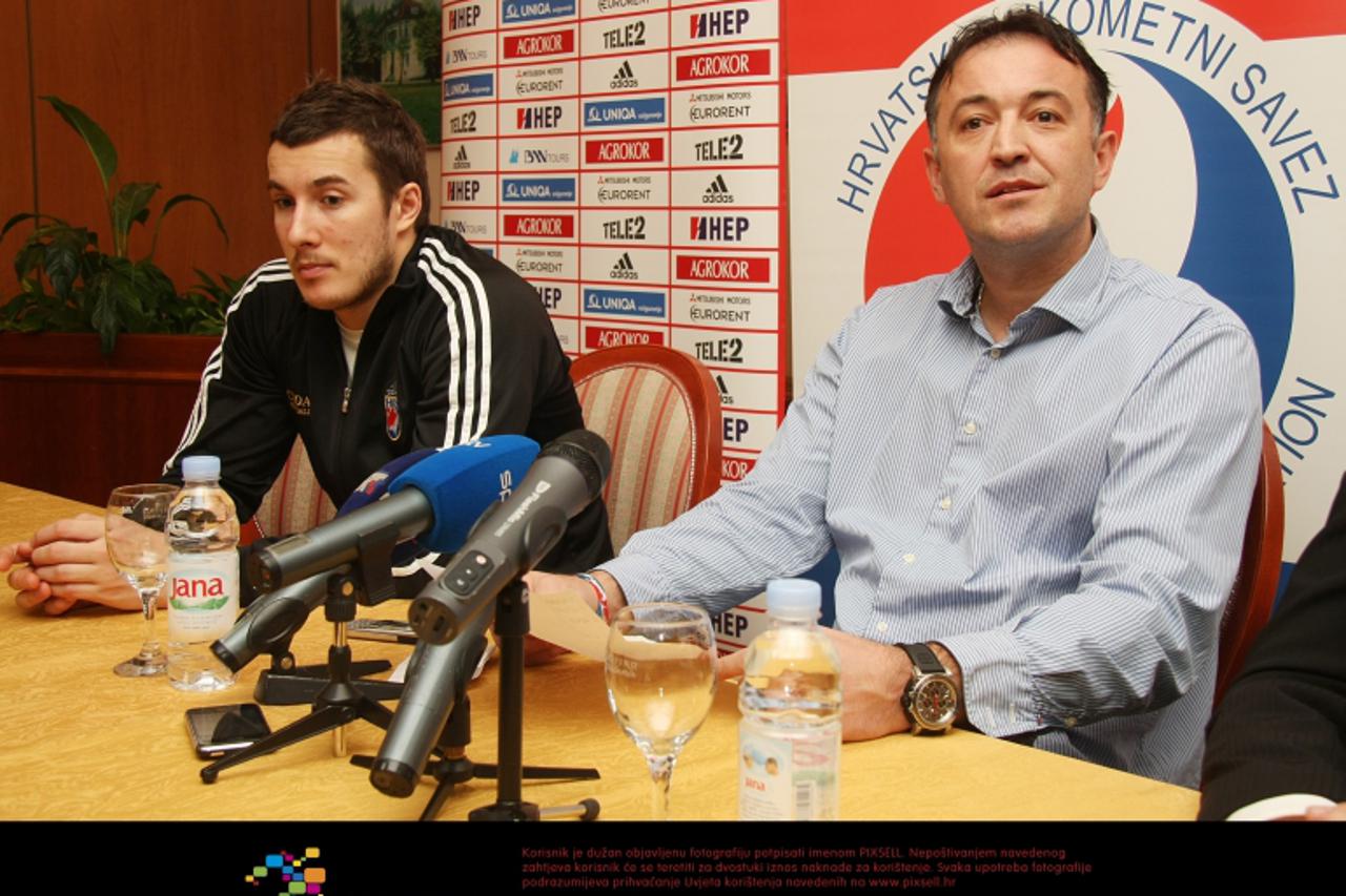 '23.12.2011. Karlovac - Tiskovna konferencija  izbornika Hrvatske rukometne reprezentacije Slavka Goluza i igraca Emanuela Strleka nakon zavrsenog prvog dijela priprema u Karlovcu. Photo: Kristina Ste