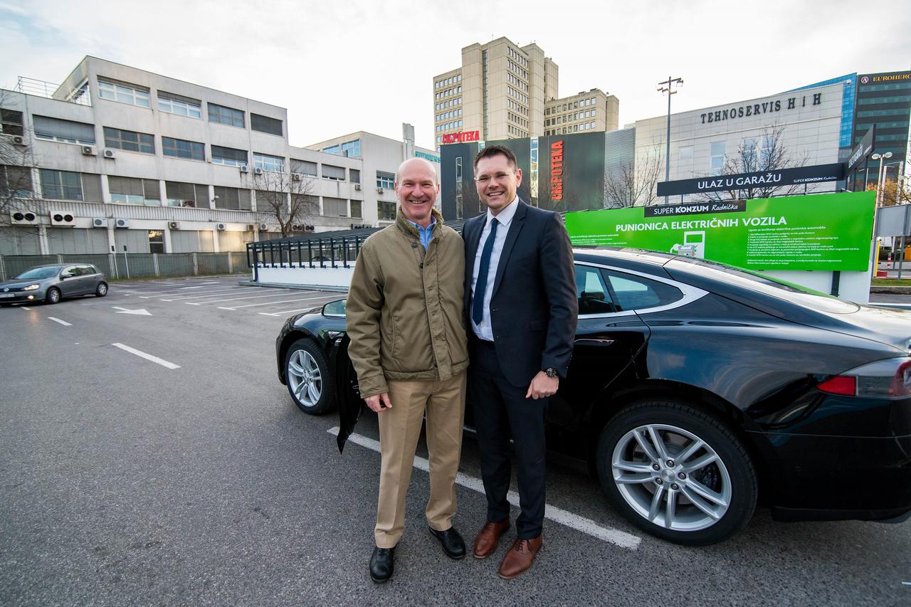 Ispuni snove i odvezi Teslu