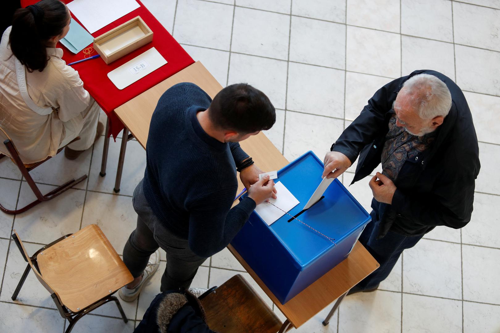 A man casts his ballot at a polling station during the presidential elections in Podgorica, Montenegro, March 19, 2023. REUTERS/Stevo Vasiljevic Photo: STEVO VASILJEVIC/REUTERS